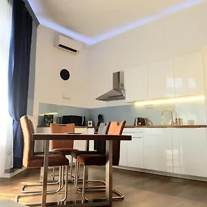 Luxurious With Balconies In Downtown Bp Appartamento