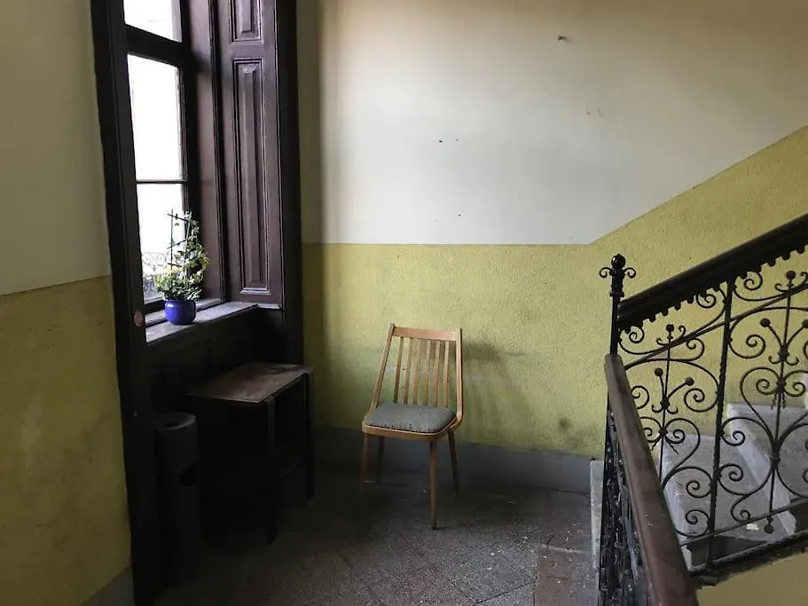 Perfect Location,Newly Decorated Modern, Large Place 60 M2, Really Quiet So You Can Have A Good Night Sleep, Ac, Netflix, Smart Tv, High-Speed Internet, World Famous New York Cafe Only 10 Minutes Walk Budapest