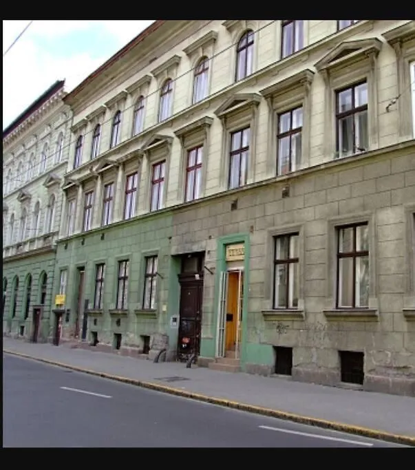 Perfect Location,Newly Decorated Modern, Large Place 60 M2, Really Quiet So You Can Have A Good Night Sleep, Ac, Netflix, Smart Tv, High-Speed Internet, World Famous New York Cafe Only 10 Minutes Walk Budapest 0*,  Ungheria