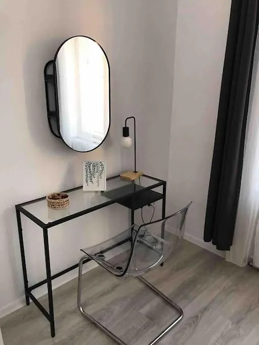 Perfect Location,Newly Decorated Modern, Large Place 60 M2, Really Quiet So You Can Have A Good Night Sleep, Ac, Netflix, Smart Tv, High-Speed Internet, World Famous New York Cafe Only 10 Minutes Walk Budapest Ungheria
