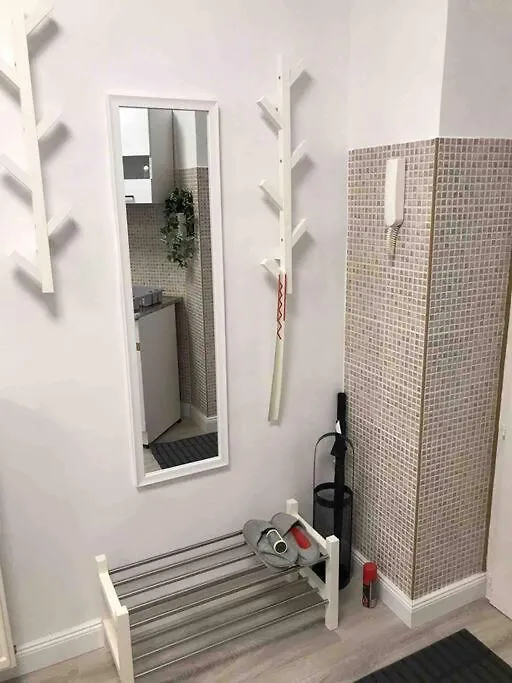 Perfect Location,Newly Decorated Modern, Large Place 60 M2, Really Quiet So You Can Have A Good Night Sleep, Ac, Netflix, Smart Tv, High-Speed Internet, World Famous New York Cafe Only 10 Minutes Walk Budapest 0*,  Ungheria
