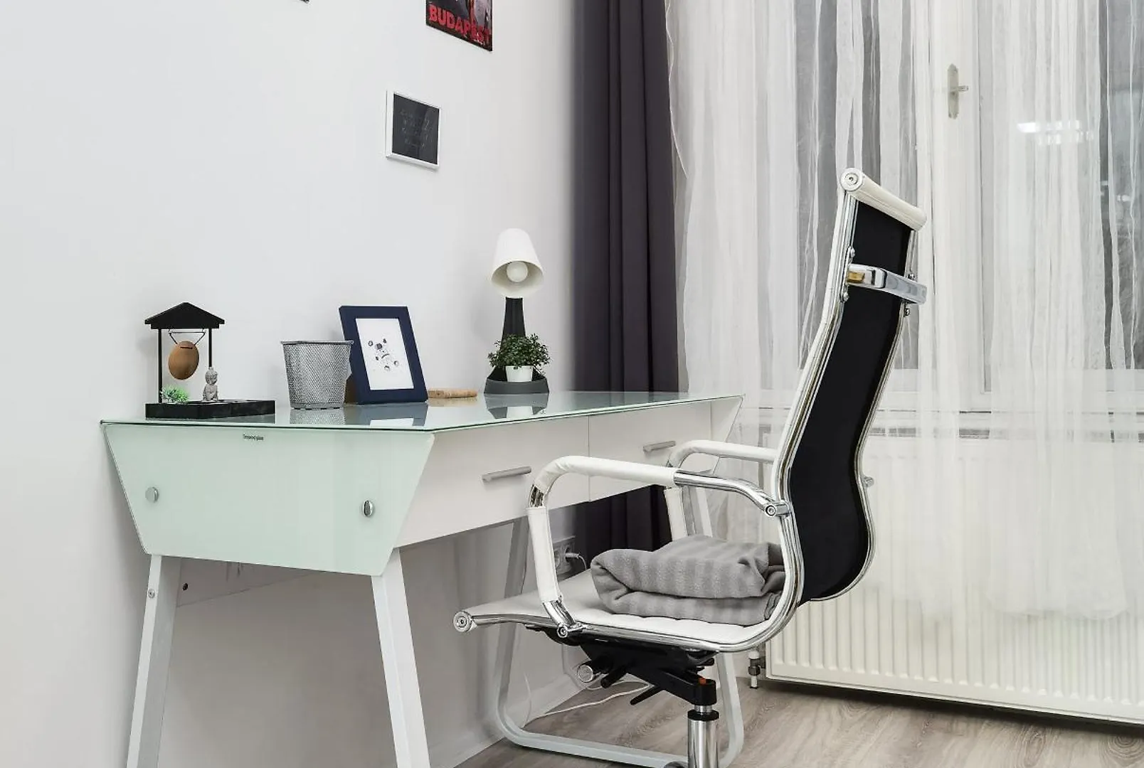 Appartamento Perfect Location,Newly Decorated Modern, Large Place 60 M2, Really Quiet So You Can Have A Good Night Sleep, Ac, Netflix, Smart Tv, High-Speed Internet, World Famous New York Cafe Only 10 Minutes Walk Budapest