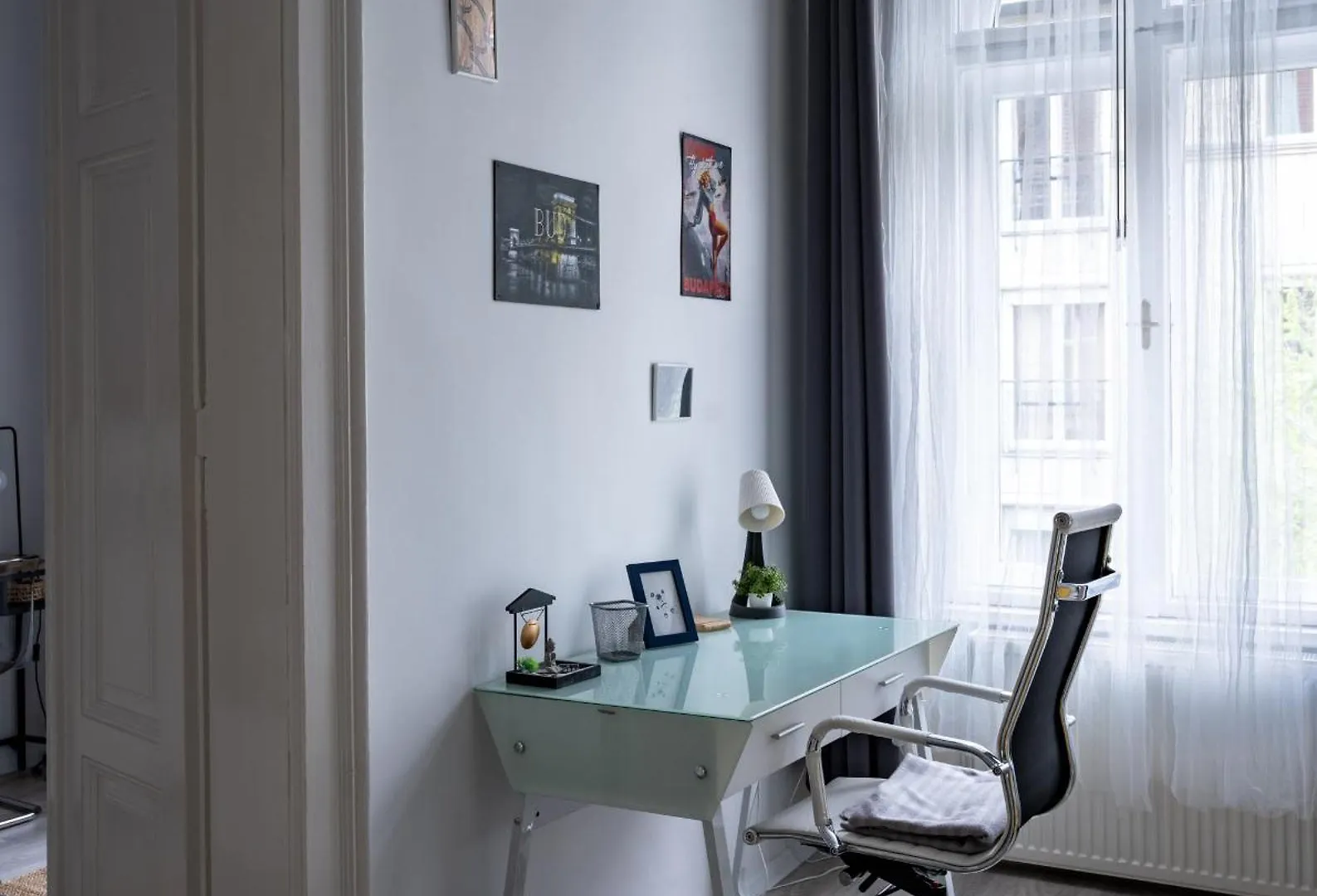 Appartamento Perfect Location,Newly Decorated Modern, Large Place 60 M2, Really Quiet So You Can Have A Good Night Sleep, Ac, Netflix, Smart Tv, High-Speed Internet, World Famous New York Cafe Only 10 Minutes Walk Budapest