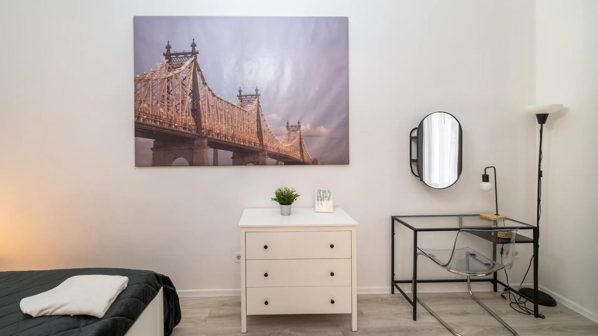 Appartamento Perfect Location,Newly Decorated Modern, Large Place 60 M2, Really Quiet So You Can Have A Good Night Sleep, Ac, Netflix, Smart Tv, High-Speed Internet, World Famous New York Cafe Only 10 Minutes Walk Budapest